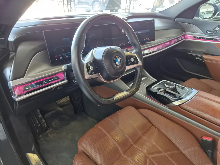 بي ام دبليو الفئة السابعة 735i 2023 