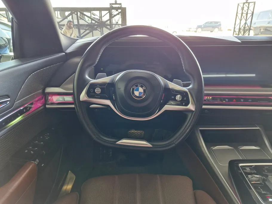 بي ام دبليو الفئة السابعة 735i 2023 