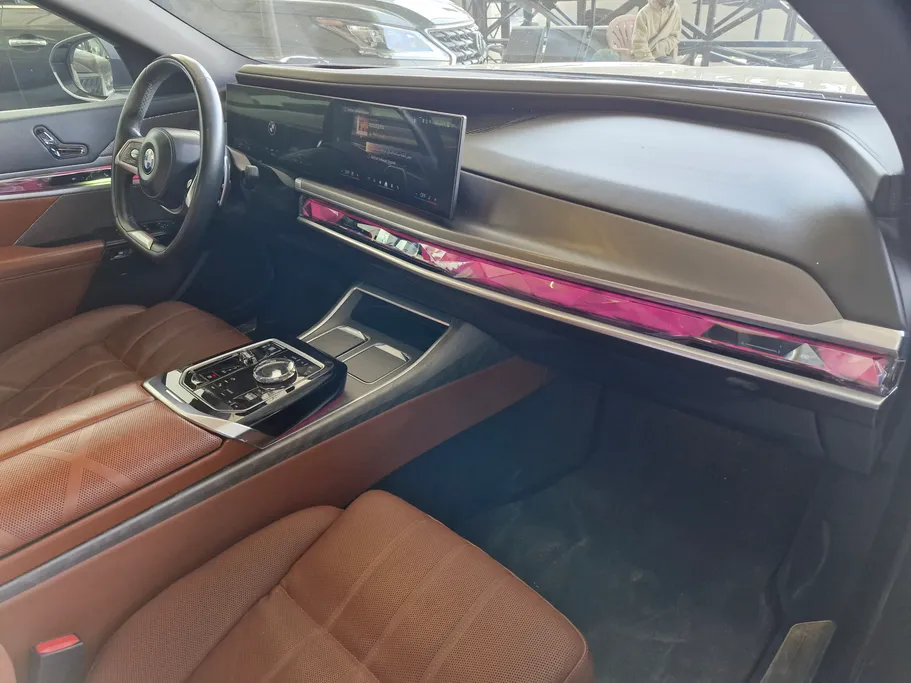 بي ام دبليو الفئة السابعة 735i 2023 