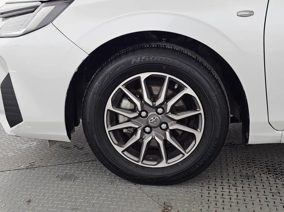 2023 Toyota Yaris  Y 