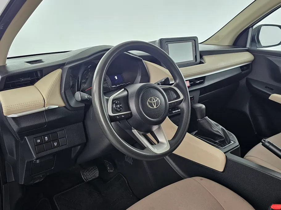 2023 Toyota Yaris  Y 