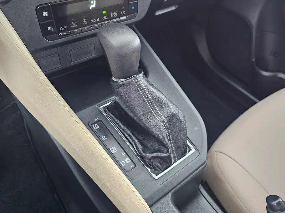 2023 Toyota Yaris  Y 