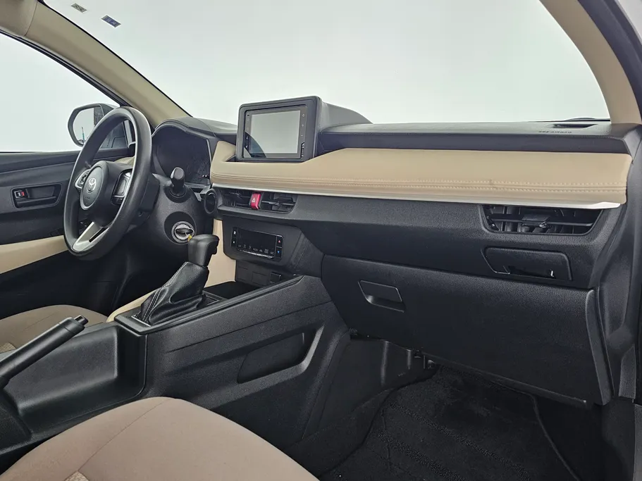 2023 Toyota Yaris  Y 