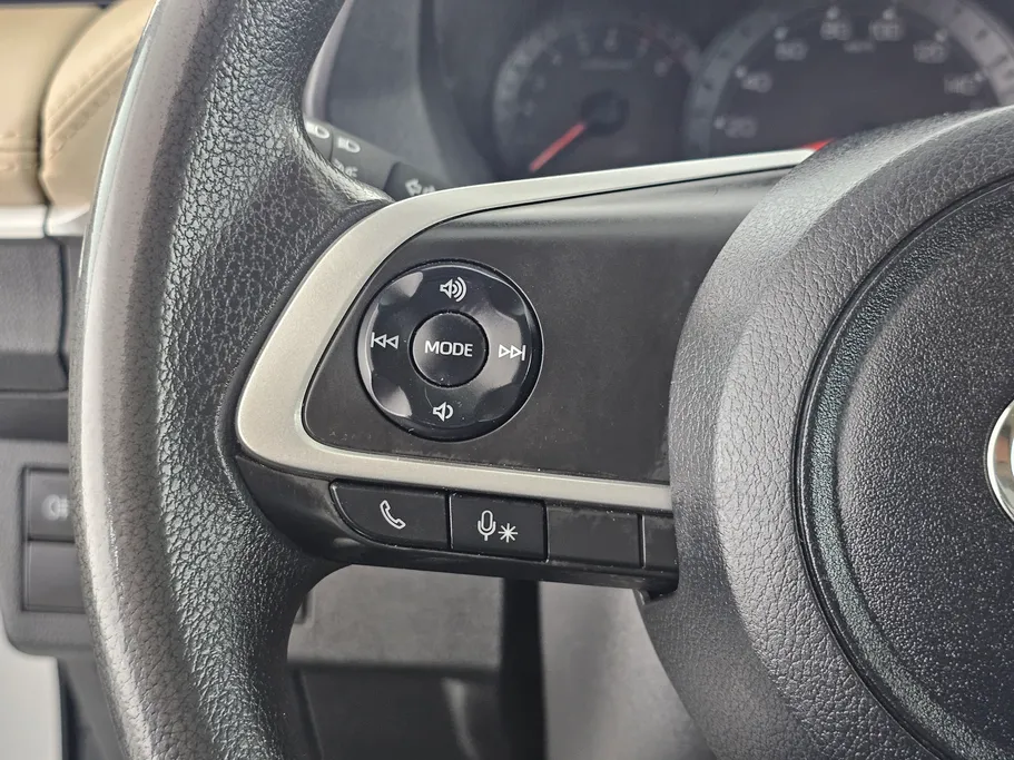 2023 Toyota Yaris  Y 