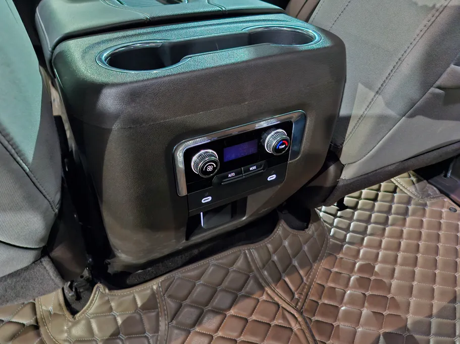 جي إم سي  يوكن SLE 2023 