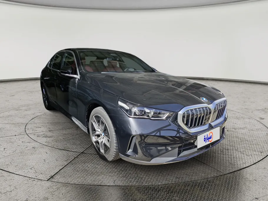 بي ام دبليو الفئة الخامسة 520i 2024 