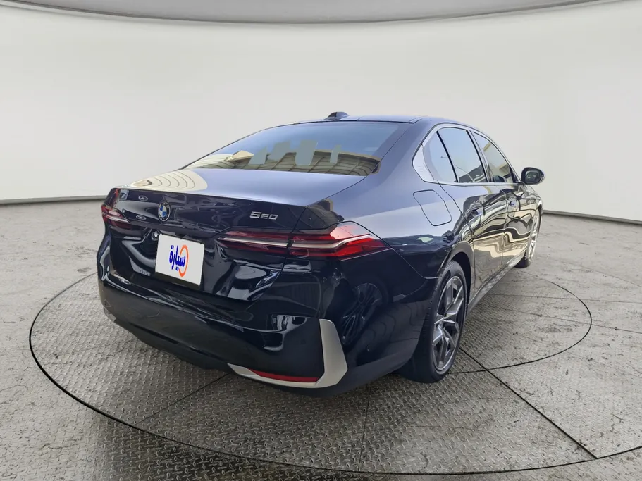 بي ام دبليو الفئة الخامسة 520i 2024 