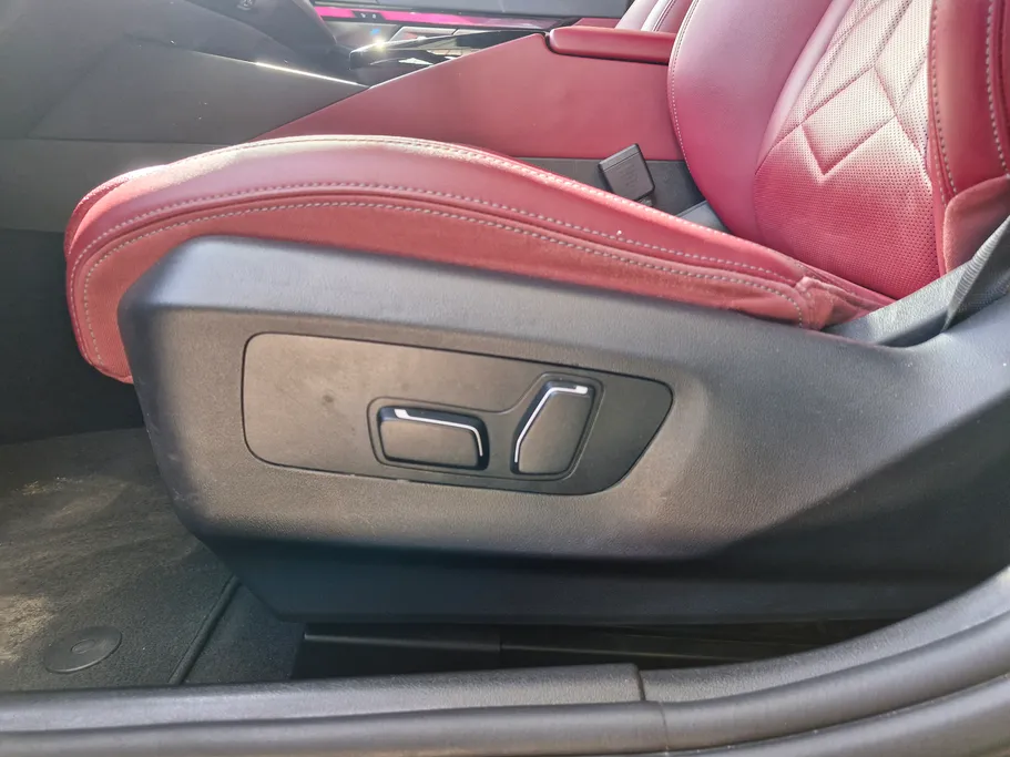 بي ام دبليو الفئة الخامسة 520i 2024 