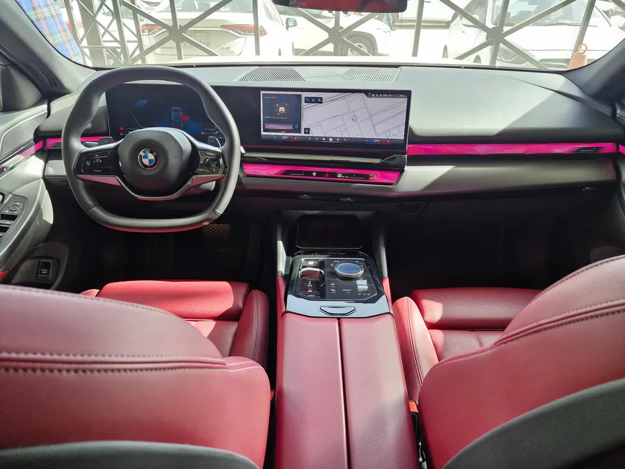 بي ام دبليو الفئة الخامسة 520i 2024 