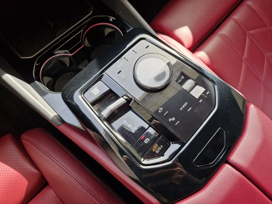 بي ام دبليو الفئة الخامسة 520i 2024 