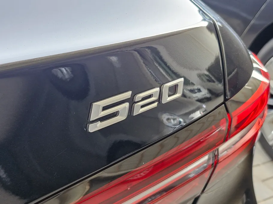 بي ام دبليو الفئة الخامسة 520i 2024 