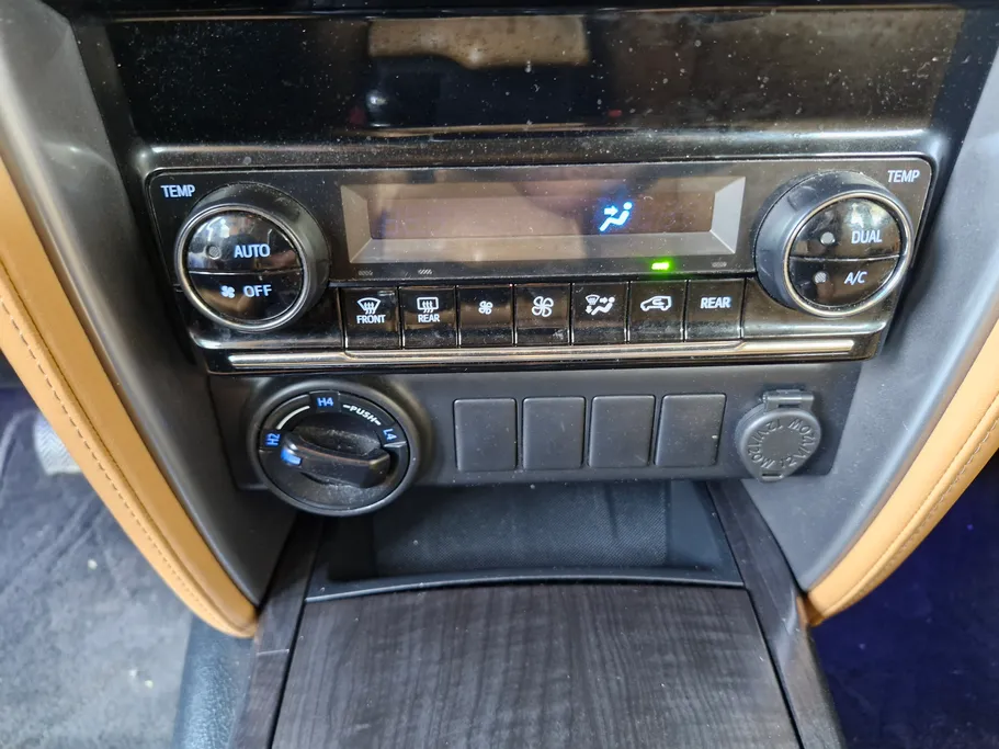 تويوتا فورتشنر VX1 2023 