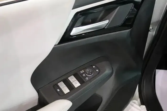 ميتسوبيشي اوتلاندر الشكل الجديد MID LINE 2025 