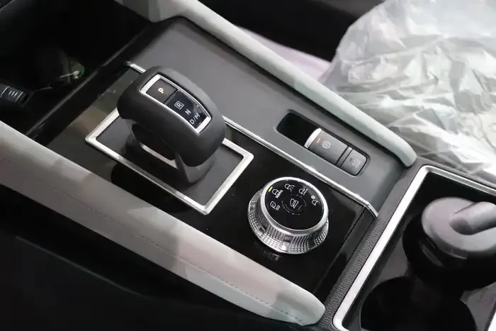 ميتسوبيشي اوتلاندر الشكل الجديد MID LINE 2025 