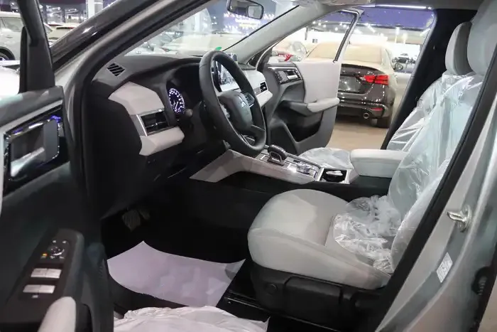 ميتسوبيشي اوتلاندر الشكل الجديد MID LINE 2025 