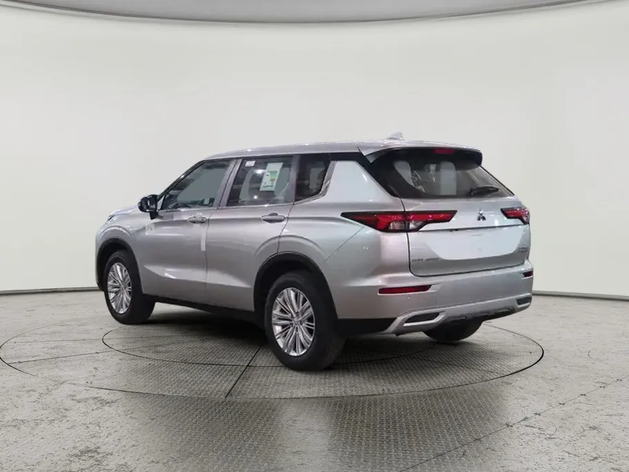 ميتسوبيشي اوتلاندر الشكل الجديد MID LINE 2025 