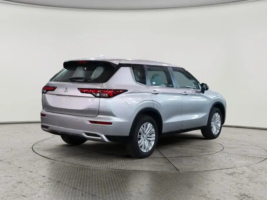 ميتسوبيشي اوتلاندر الشكل الجديد MID LINE 2025 