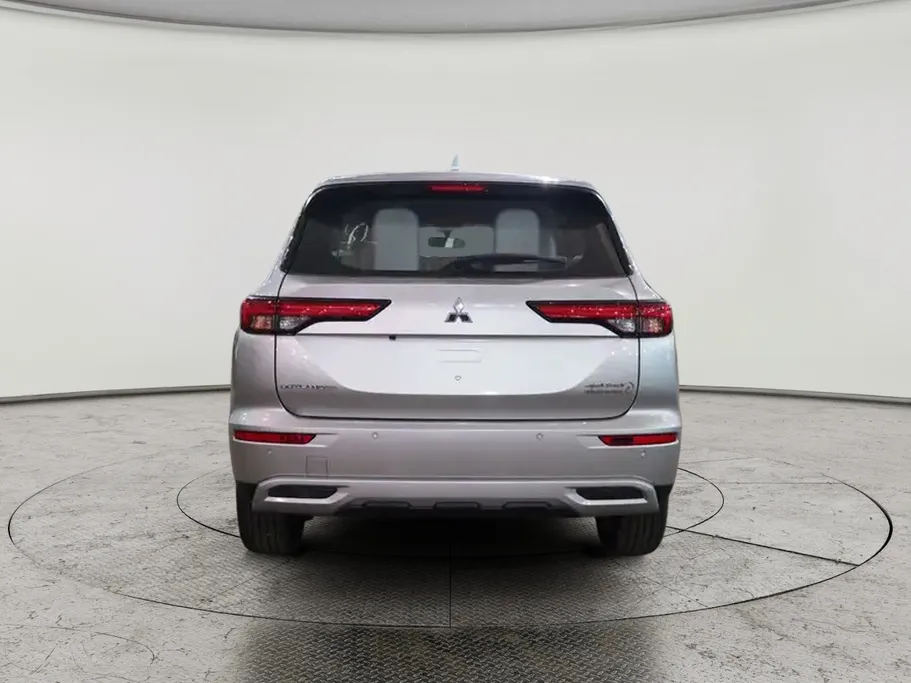 ميتسوبيشي اوتلاندر الشكل الجديد MID LINE 2025 