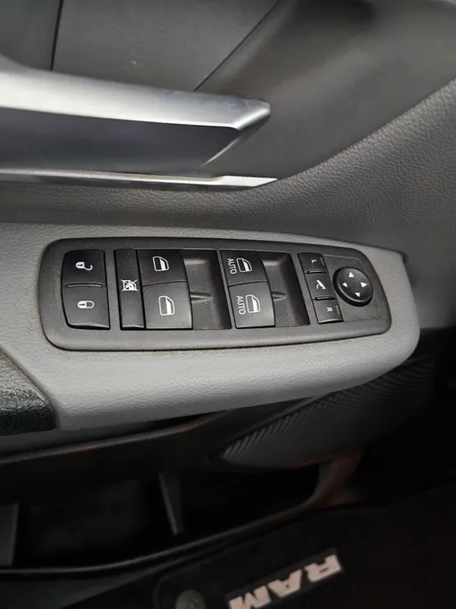 دودج رام 1500 Classic 2022 