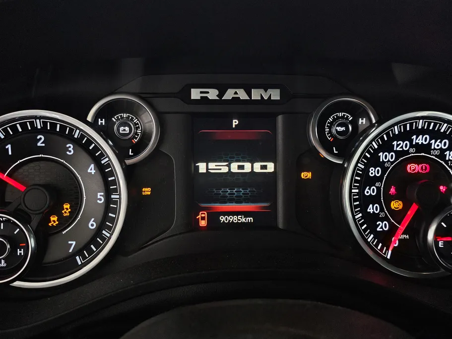 دودج رام 1500 Classic 2022 