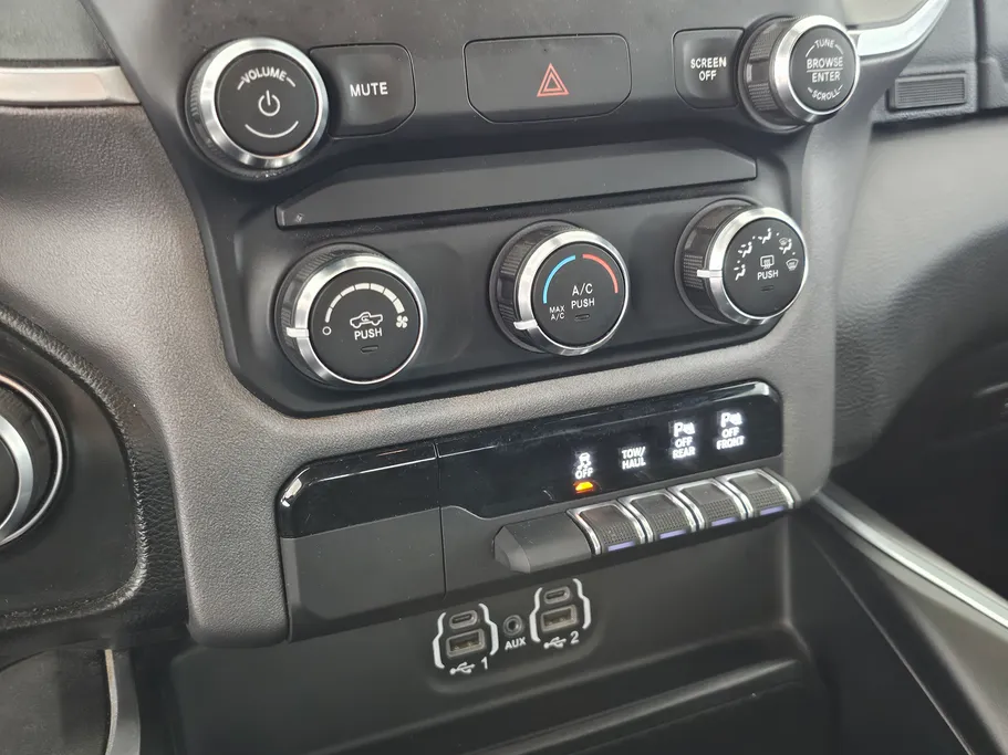 دودج رام 1500 Classic 2022 