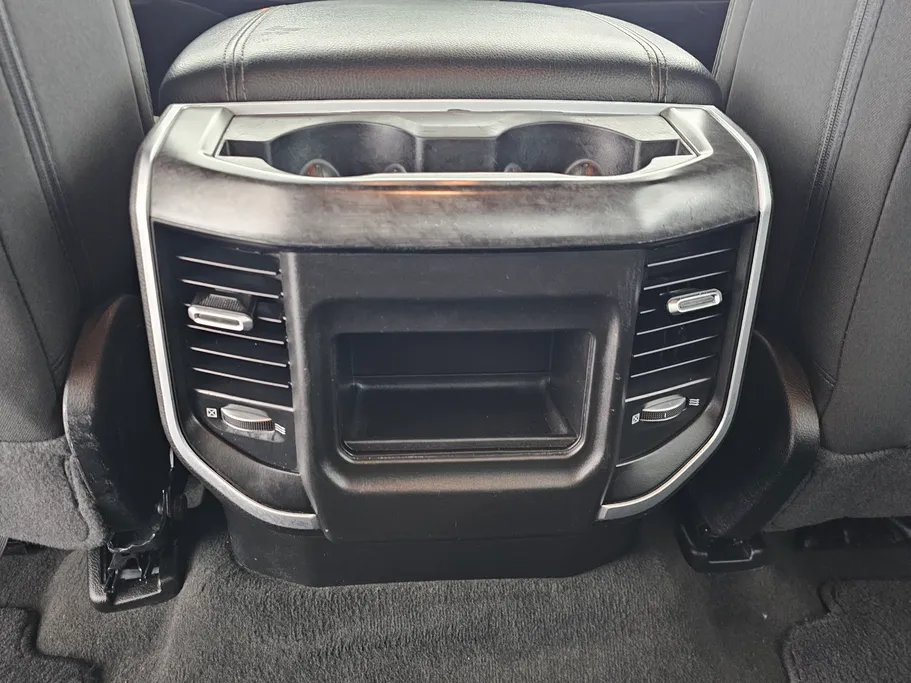 دودج رام 1500 Classic 2022 