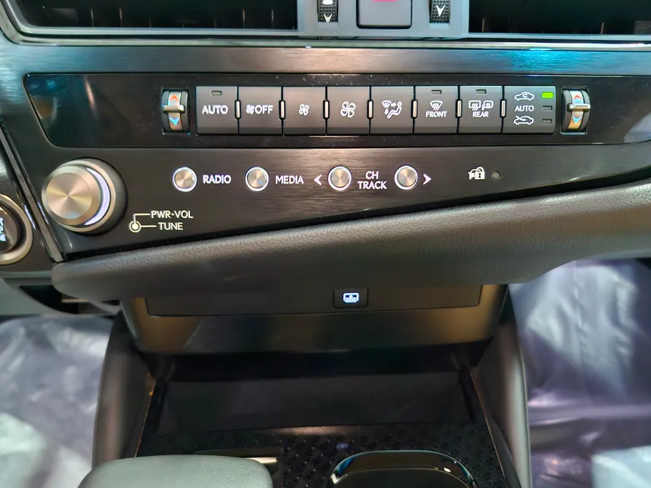 2025 Lexus ES 250 AA Elegant 