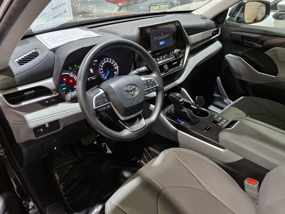 تويوتا هايلاندر LE 2024 