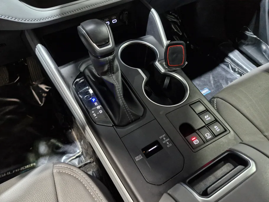 تويوتا هايلاندر LE 2024 