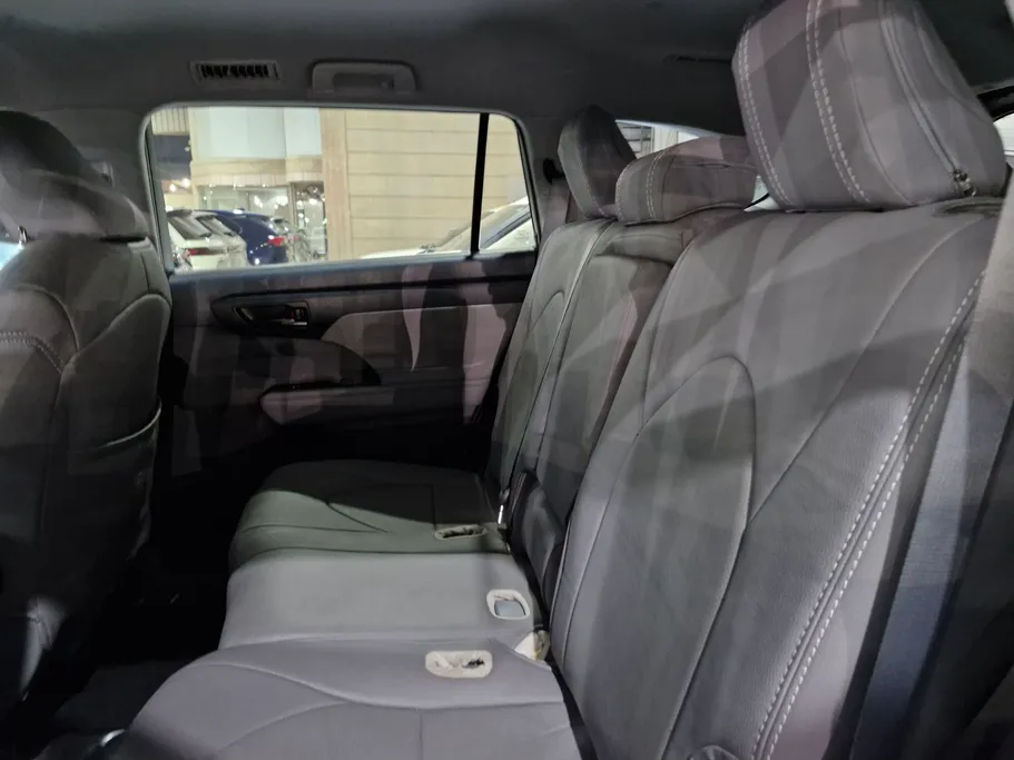 تويوتا هايلاندر LE 2024 