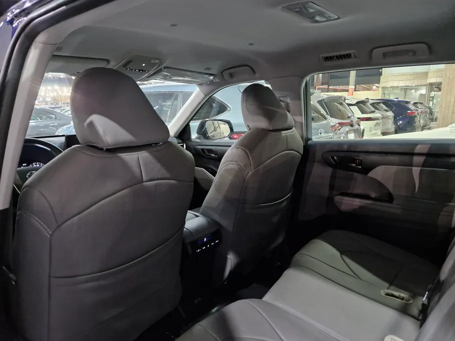 تويوتا هايلاندر LE 2024 