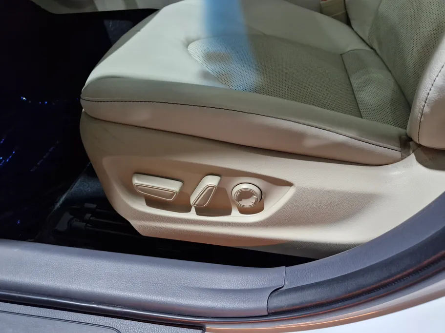 تويوتا كامري GLEX 2024 