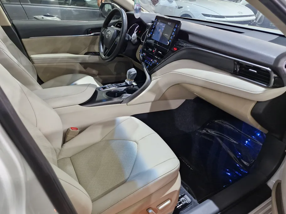 تويوتا كامري GLEX 2024 