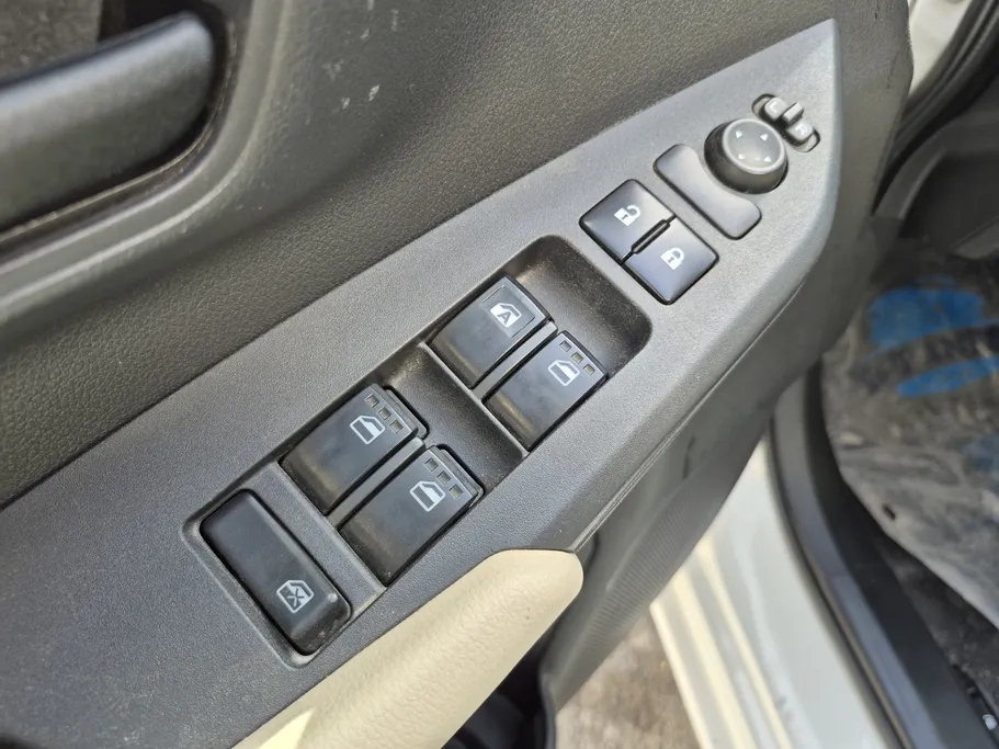 2023 Toyota Yaris  Y 