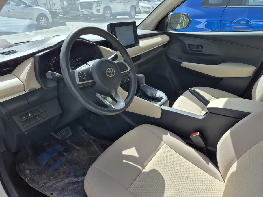 2023 Toyota Yaris  Y 