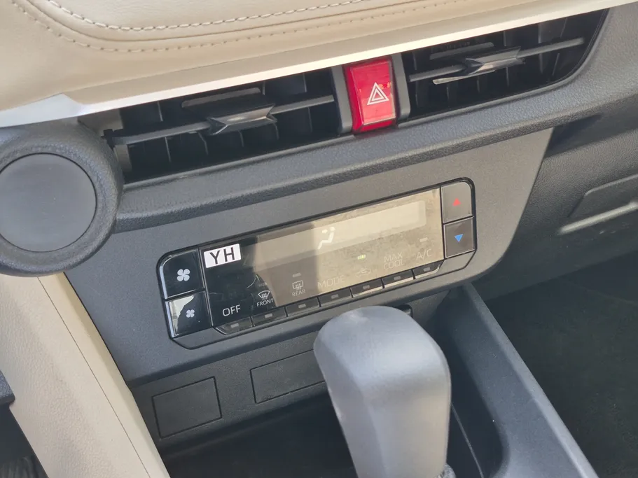 2023 Toyota Yaris  Y 