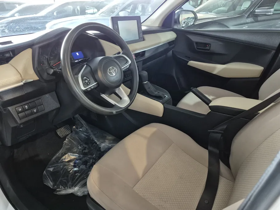 2023 Toyota Yaris  Y 