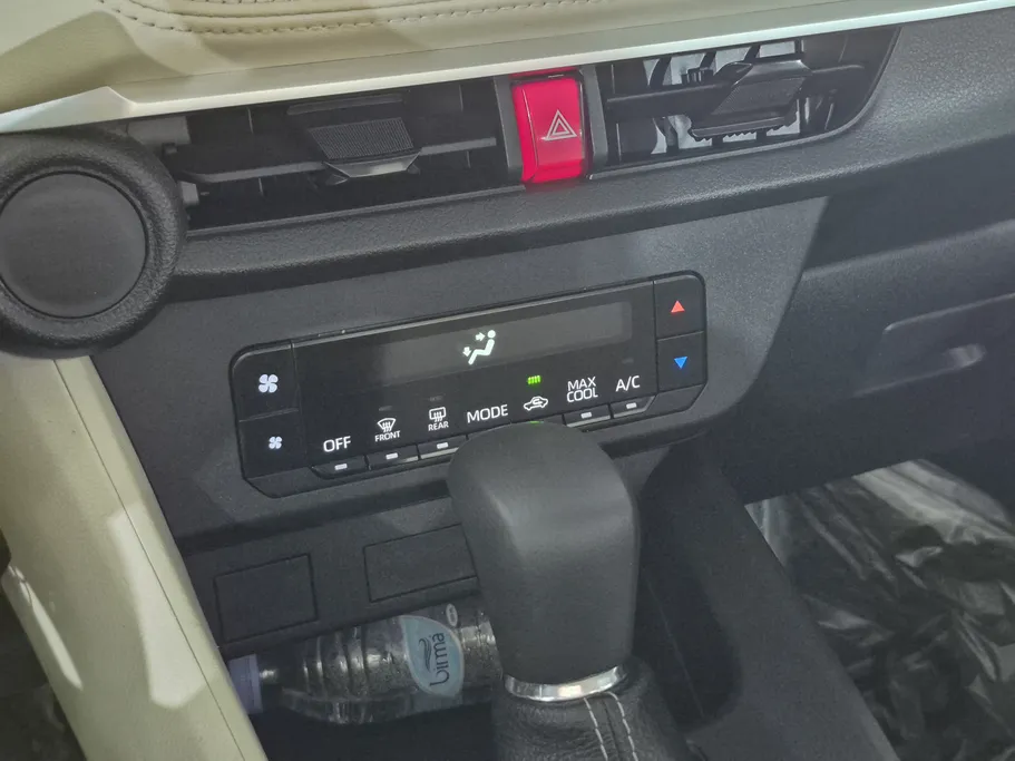 2023 Toyota Yaris  Y 