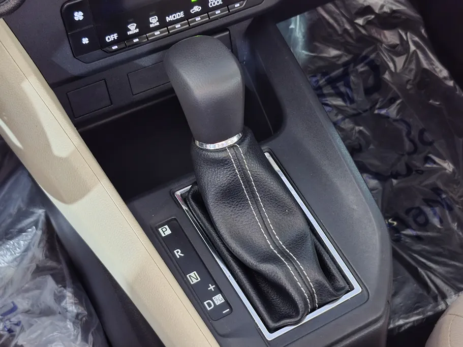 2023 Toyota Yaris  Y 