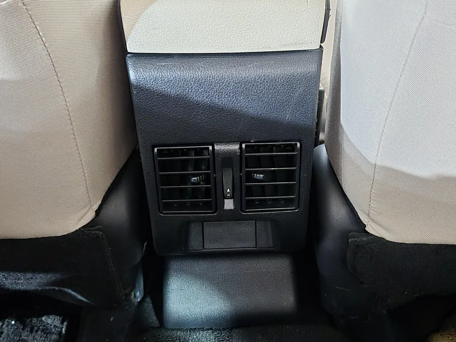 2023 Toyota Yaris  Y 