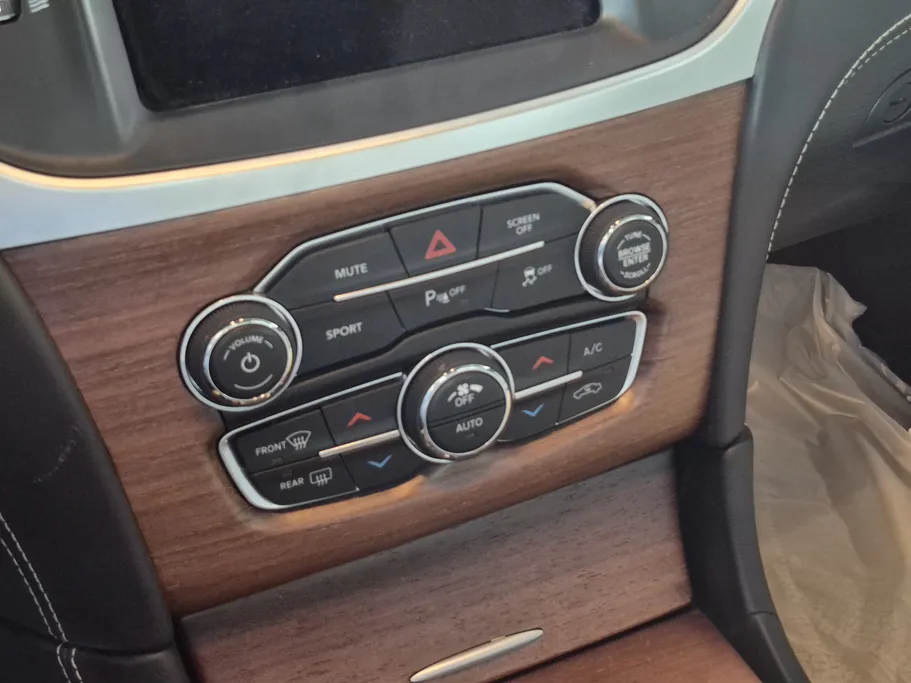 كرايسلر 300 C 2020 