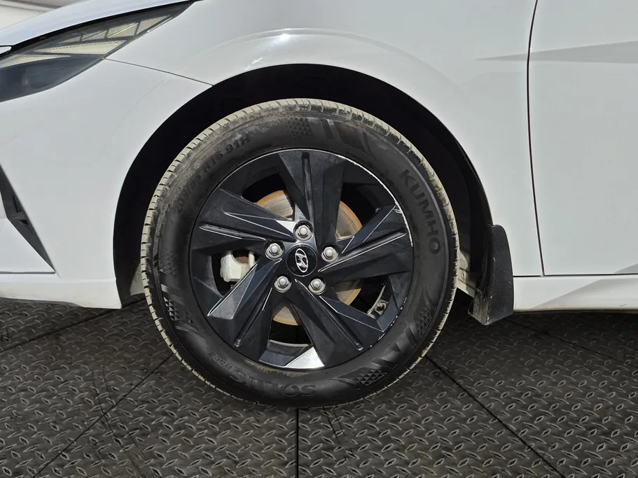 2023 Hyundai Elantra Smart 