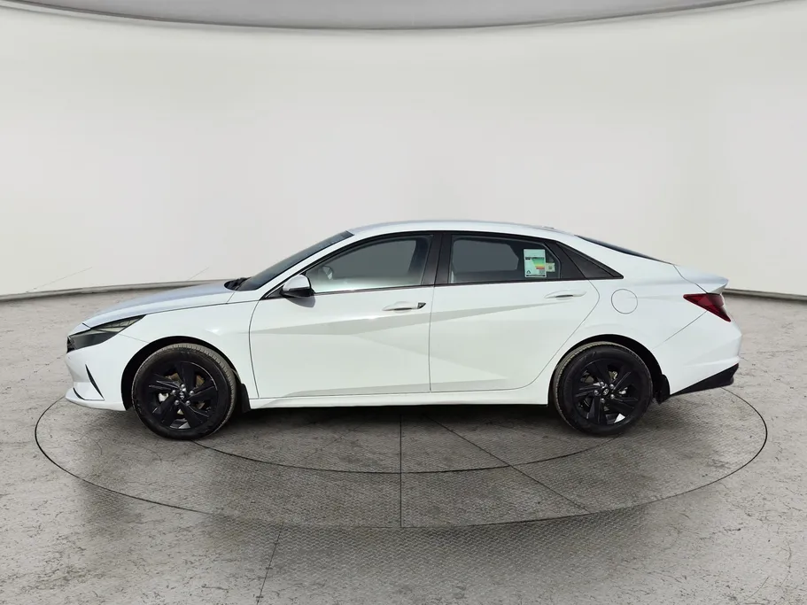 2023 Hyundai Elantra Smart 