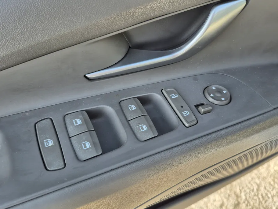 2023 Hyundai Elantra Smart 