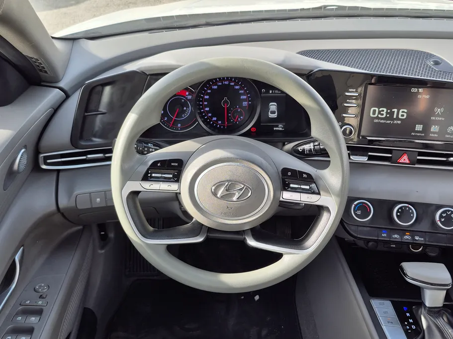 2023 Hyundai Elantra Smart 