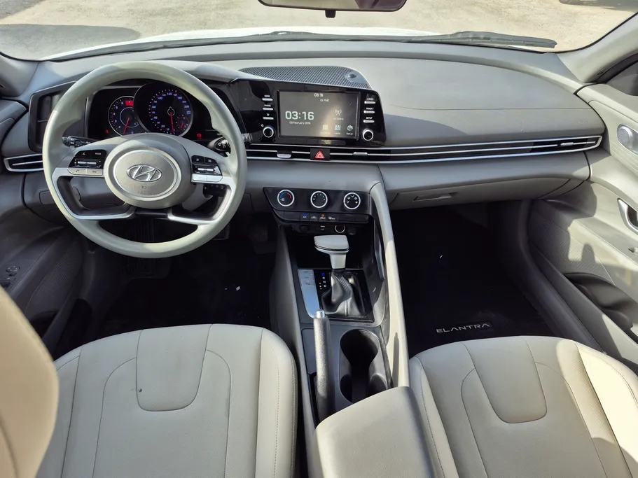 2023 Hyundai Elantra Smart 