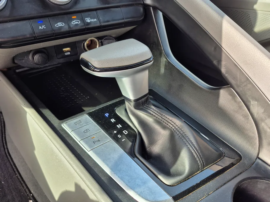 2023 Hyundai Elantra Smart 