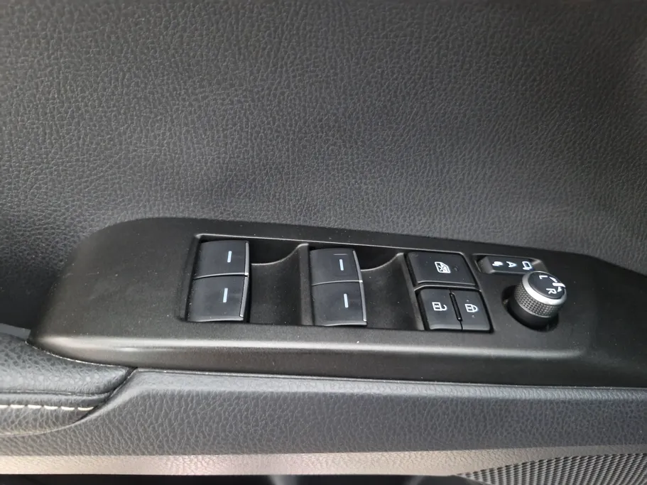 تويوتا كامري LE HEV 2025 