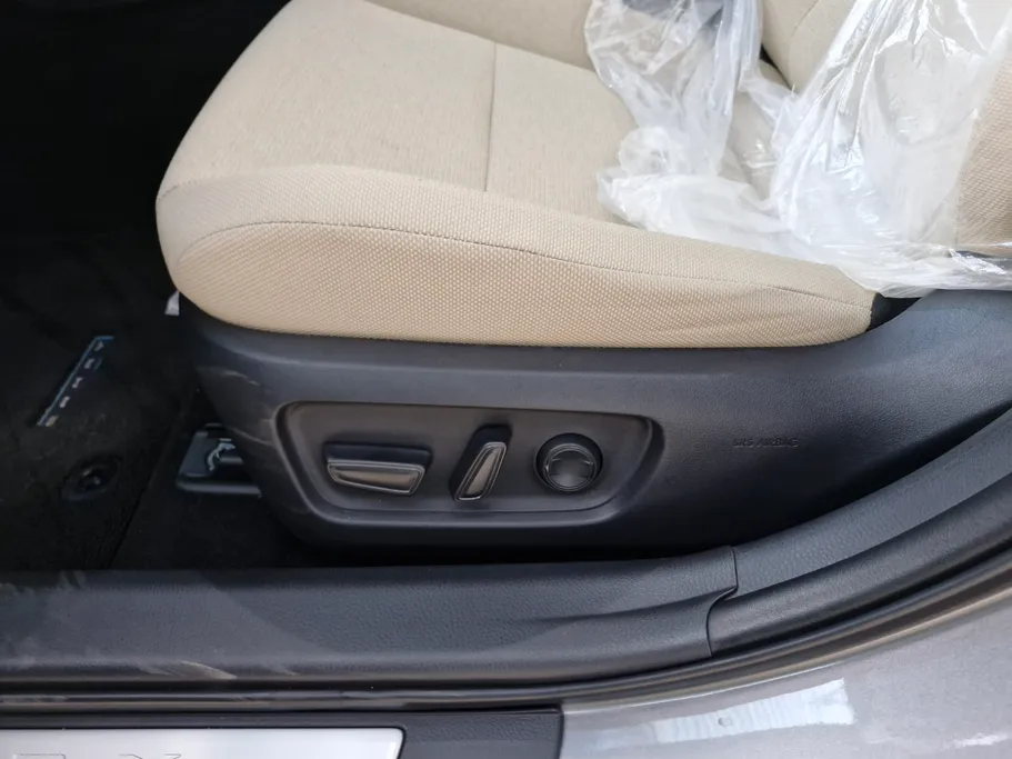 تويوتا كامري LE HEV 2025 