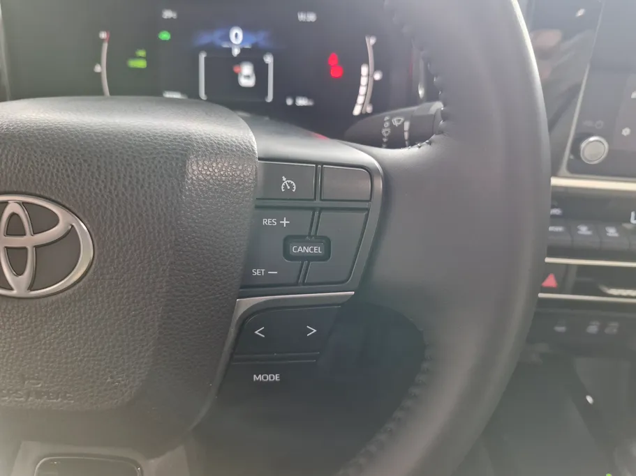 تويوتا كامري LE HEV 2025 